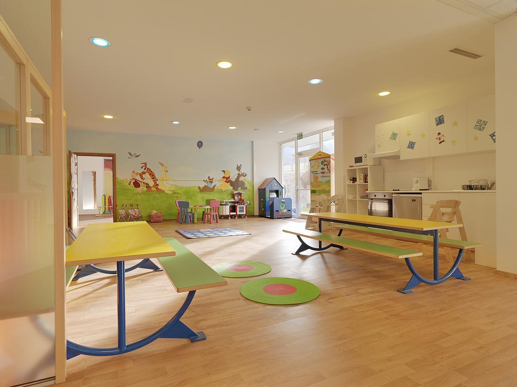 Alpina Zillertal . Family Lifestyle Kinderhotel Fügen Exterior foto